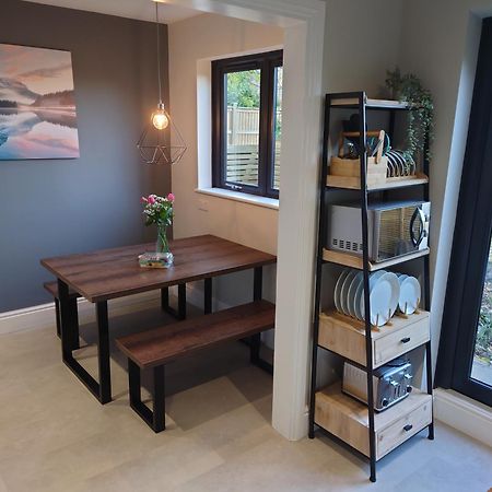 Newly Renovated 2-Bed Bungalow Bath Exterior foto